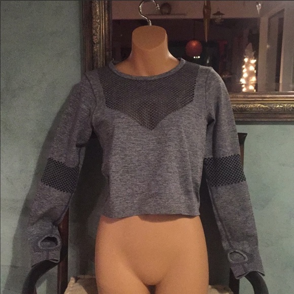 Workout top - Picture 2 of 4